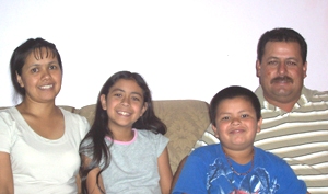 The Balbuena family (l-r) María, Osmaida, Ramón Jr