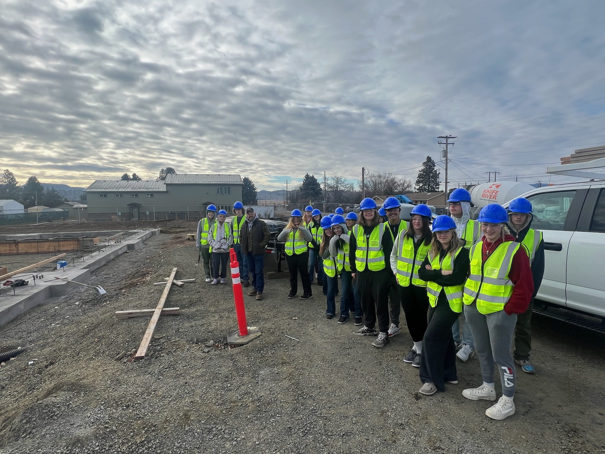 CTE construction students work alongside Knife River